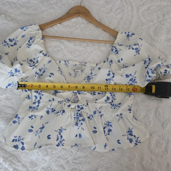 Band of The Free Puff Sleeve Peplum Bow Front Top Womens Size L Blue Floral NWOT - Picture 5 of 7